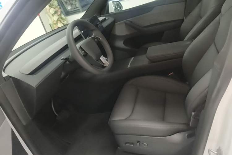 Used Tesla Model Y 2026 Rear-Drive Model Left Front Seat