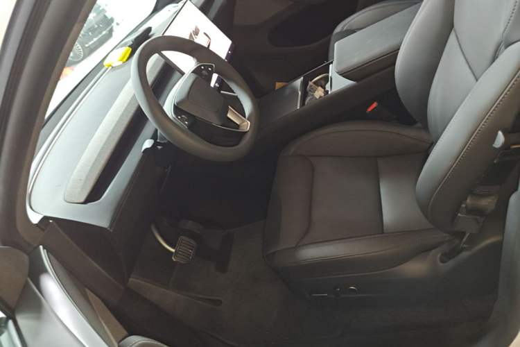 Used Tesla Model Y 2026 Rear-Drive Model Left Front Seat
