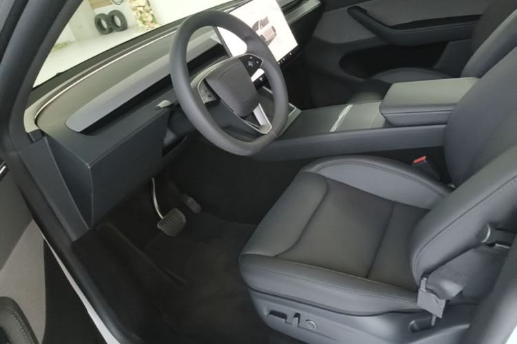 Used Tesla Model Y 2026 Rear-Drive Model Left Front Seat