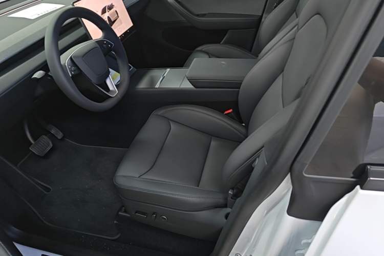 Used Tesla Model Y 2026 Rear-Drive Model Left Front Seat
