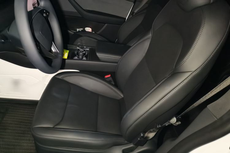 Used Tesla Model Y 2026 Model Long-Range Rear-Wheel-Drive Version Left Front Seat
