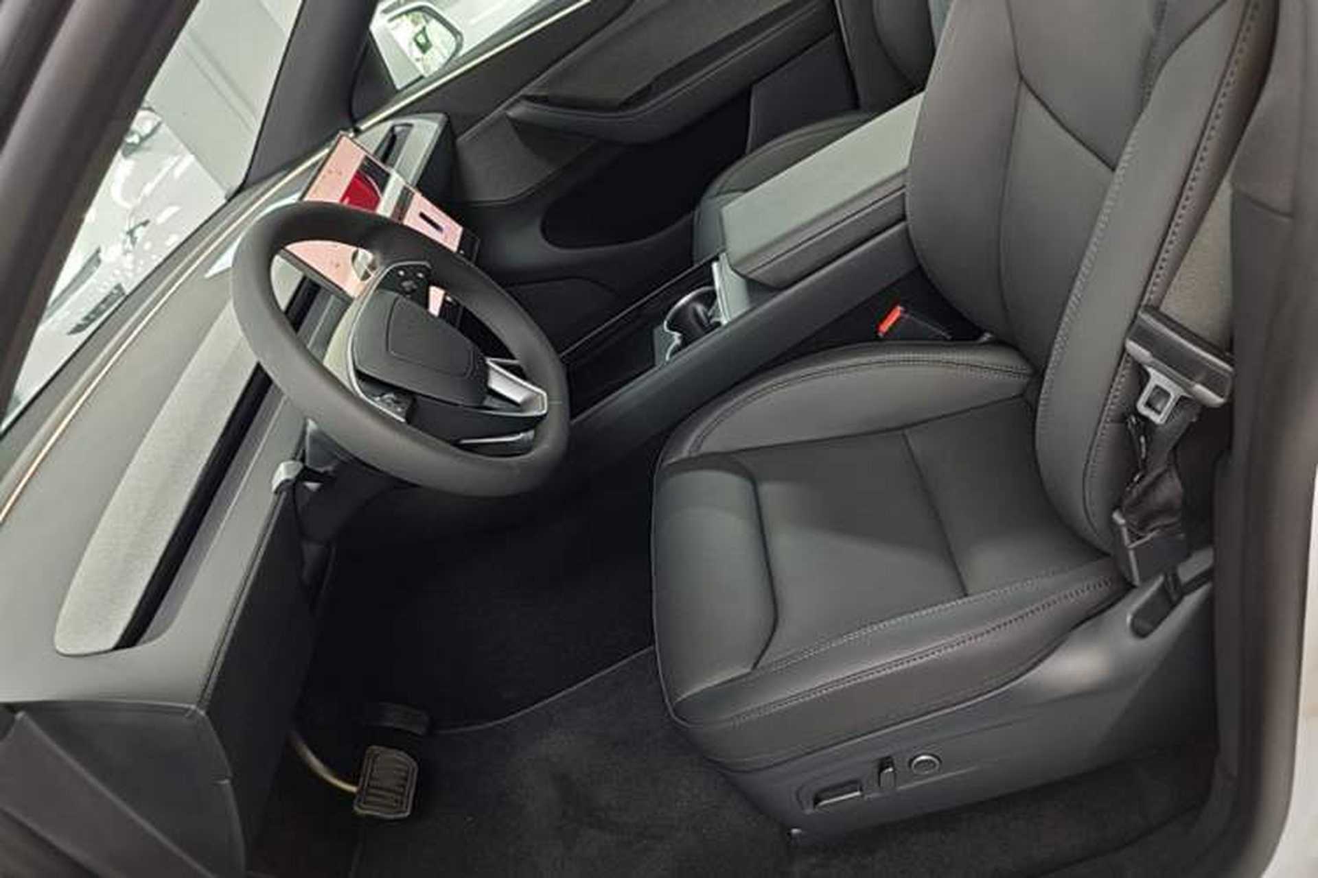Used Tesla Model Y 2026 Rear-Drive Model Left Front Seat