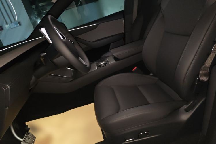Used Tesla Model Y 2026 Rear-Drive Model Left Front Seat