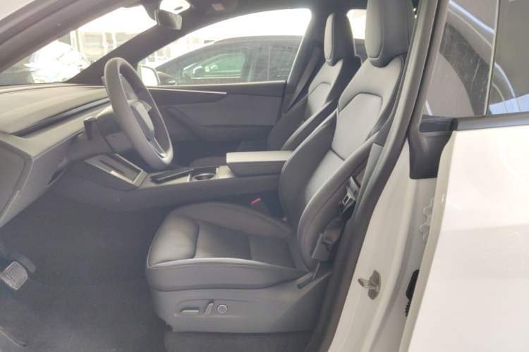 Used Tesla Model Y 2026 Rear-Drive Model Left Front Seat