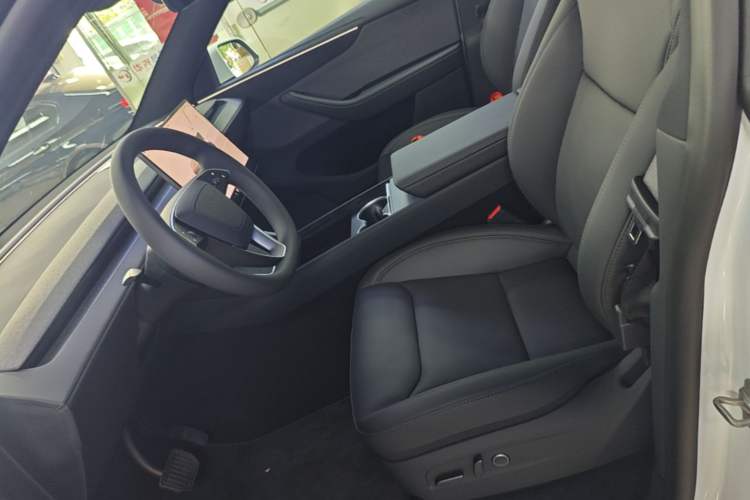 Used Tesla Model Y 2026 Rear-Drive Model Left Front Seat