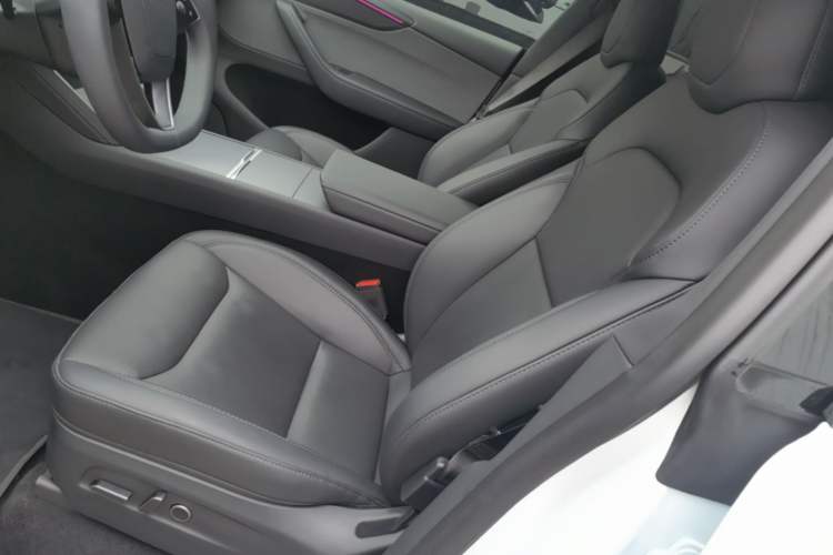 Used Tesla Model Y 2026 Facelifted Long-Range Rear-Drive Model Left Front Seat