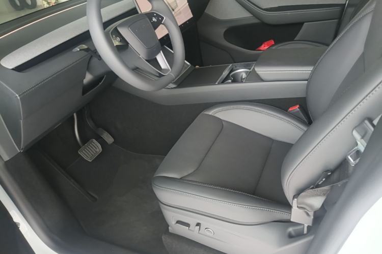 Used Tesla Model Y 2026 Rear-Drive Model Left Front Seat