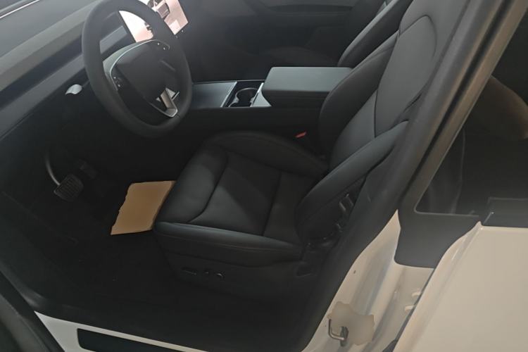 Used Tesla Model Y 2026 Rear-Drive Model Left Front Seat