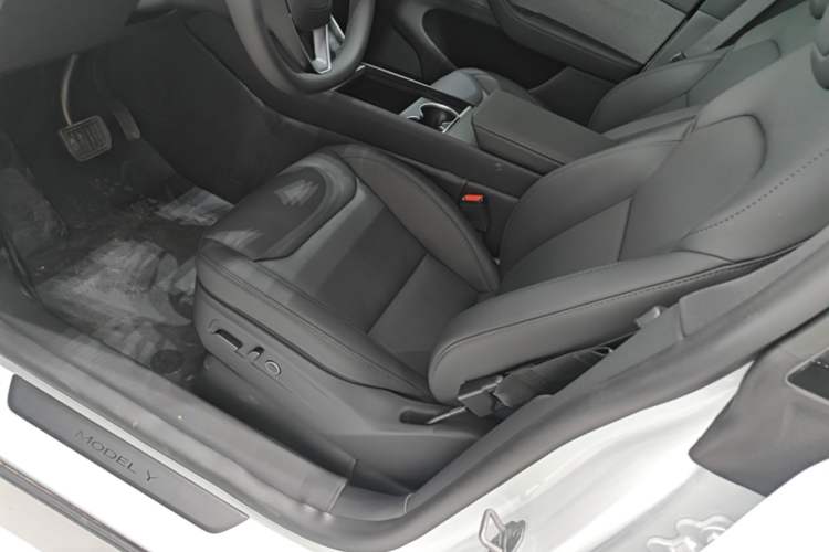 Used Tesla Model Y 2026 Rear-Drive Model Left Front Seat