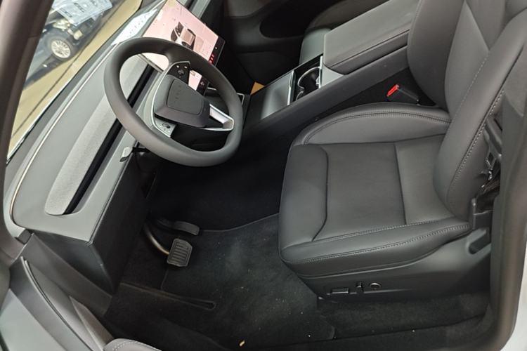 Used Tesla Model Y 2026 Rear-Drive Model Left Front Seat