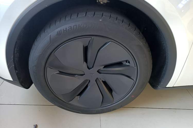 Used Tesla Model Y 2026 Facelifted Long-Range Rear-Drive Model Left Front Wheel Hub
