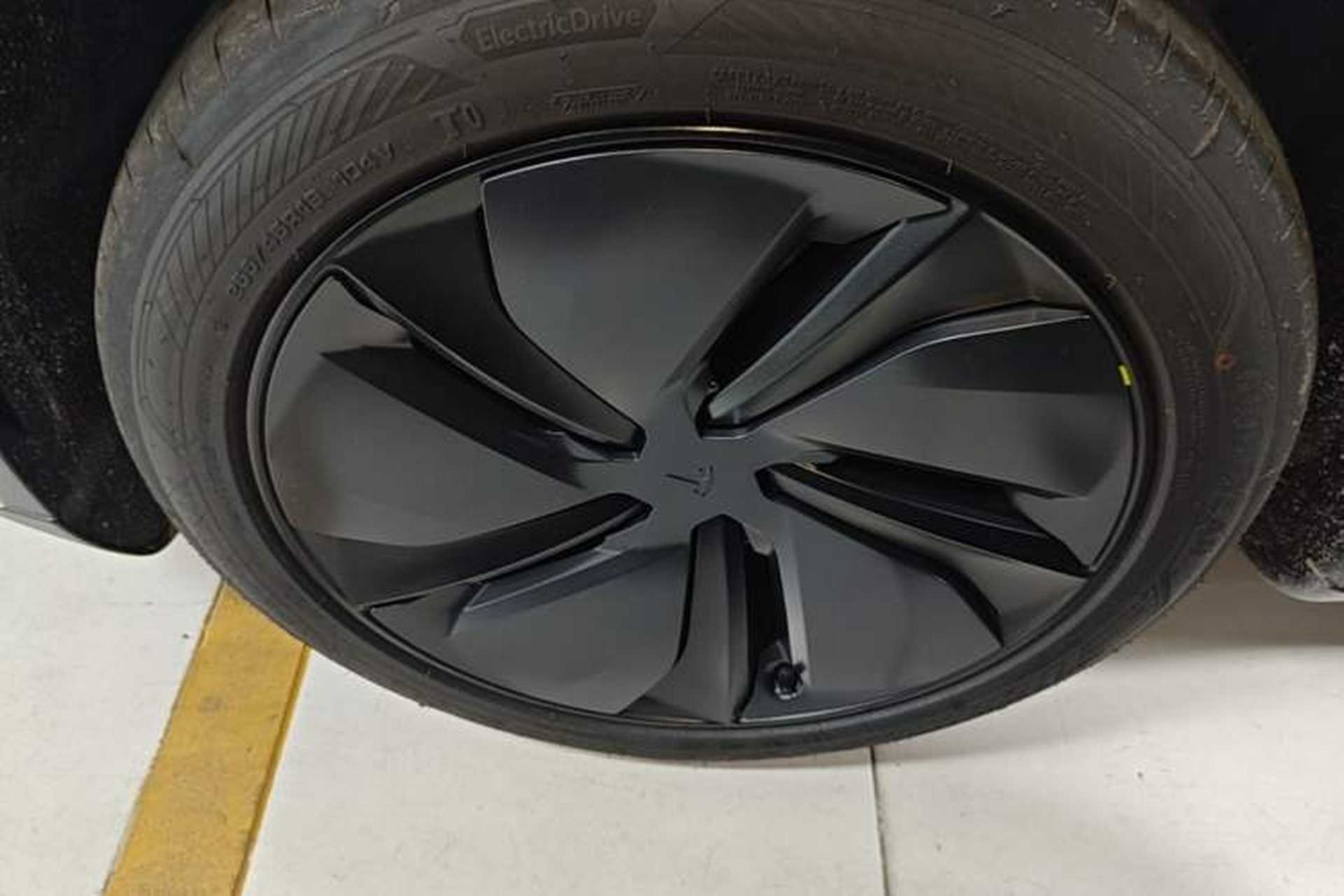 Used Tesla Model Y 2026 Rear-Drive Model Left Front Wheel Hub