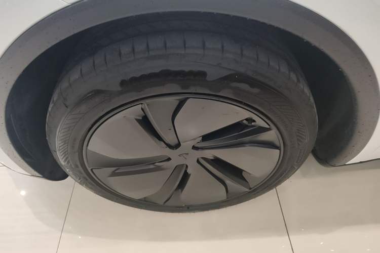 Used Tesla Model Y 2026 Rear-Drive Model Left Front Wheel Hub
