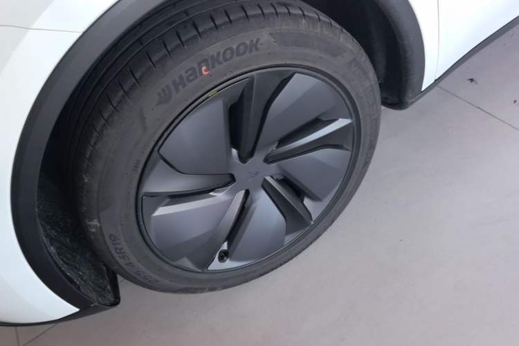Used Tesla Model Y 2026 Facelifted Long-Range Rear-Drive Model Left Front Wheel Hub