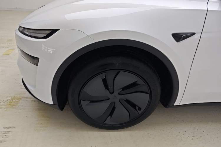 Used Tesla Model Y 2026 Rear-Drive Model Left Front Wheel Hub