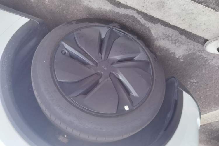 Used Tesla Model Y 2026 Rear-Drive Model Left Front Wheel Hub