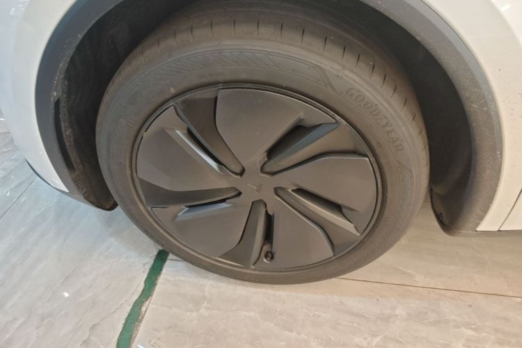 Used Tesla Model Y 2026 Rear-Drive Model Left Front Wheel Hub