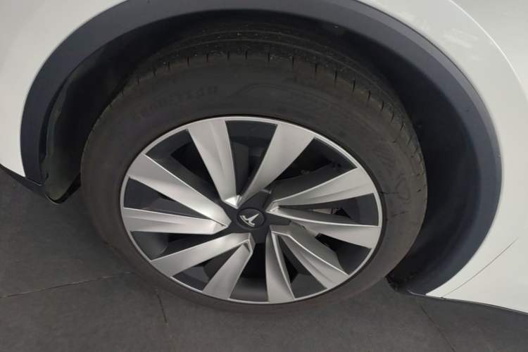Used Tesla Model Y 2026 Rear-Drive Model Left Front Wheel Hub