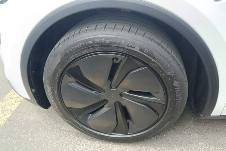Used Tesla Model Y 2026 Facelifted Long-Range Rear-Drive Model Left Front Wheel Hub