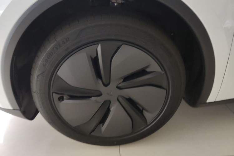 Used Tesla Model Y 2026 Rear-Drive Model Left Front Wheel Hub