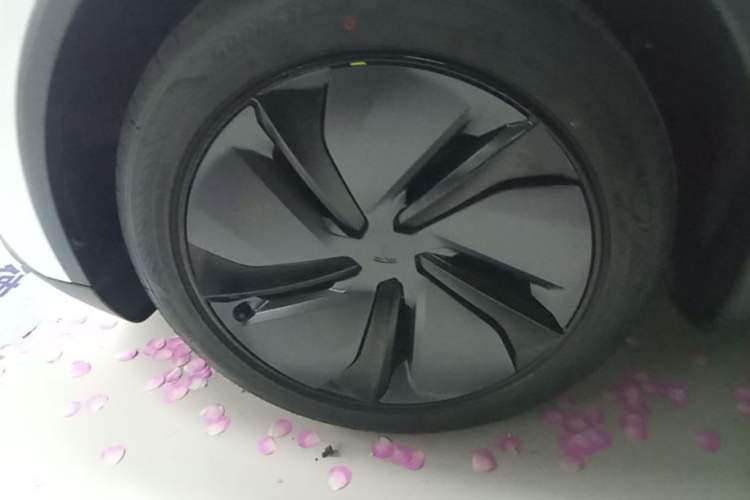 Used Tesla Model Y 2026 Rear-Drive Model Left Front Wheel Hub