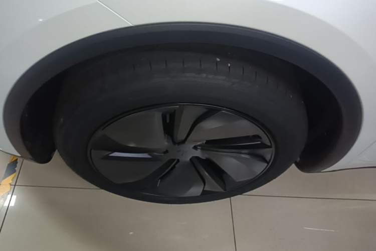 Used Tesla Model Y 2026 Rear-Drive Model Left Front Wheel Hub