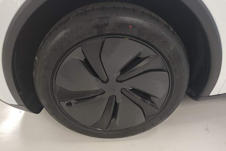 Used Tesla Model Y 2026 Rear-Drive Model Left Front Wheel Hub
