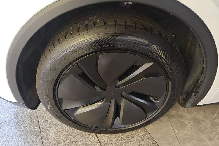 Used Tesla Model Y 2026 Rear-Drive Model Left Front Wheel Hub