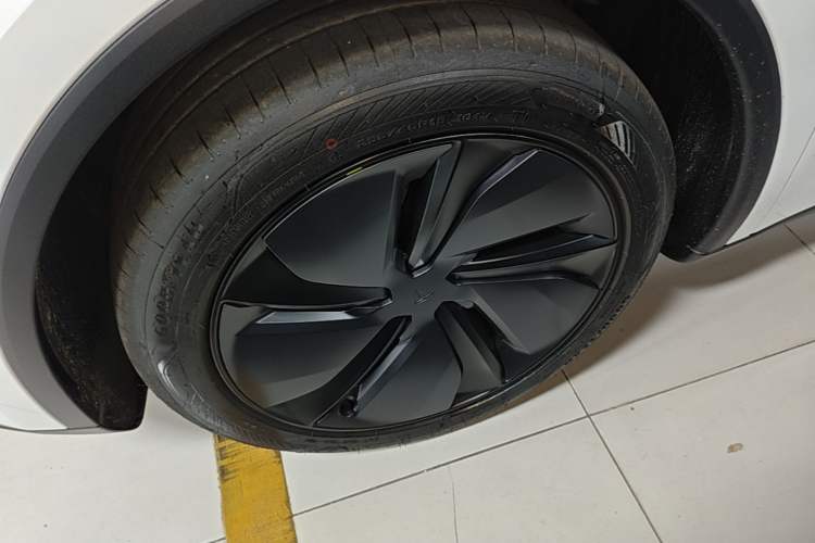 Used Tesla Model Y 2026 Rear-Drive Model Left Front Wheel Hub