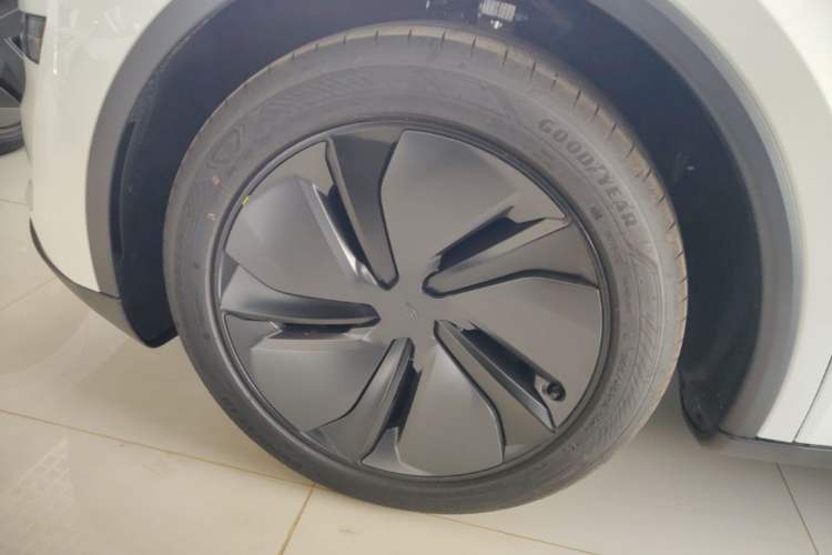 Used Tesla Model Y 2026 Rear-Drive Model Left Front Wheel Hub