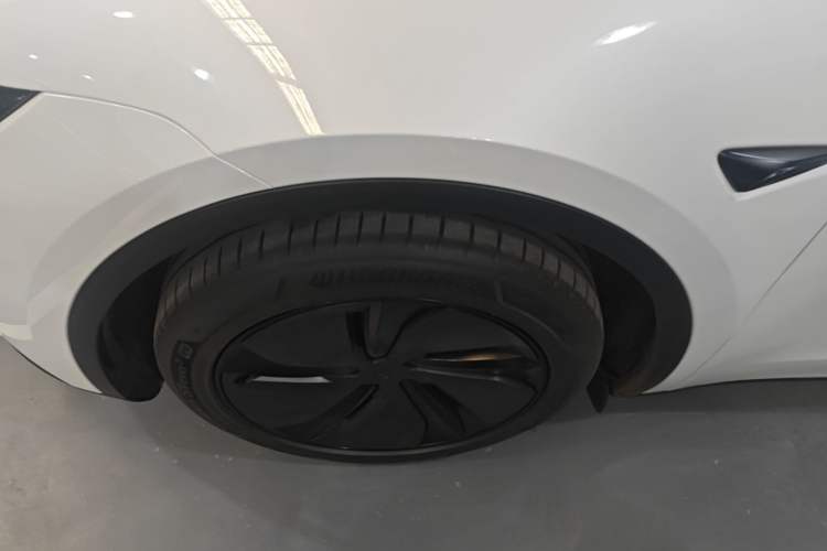 Used Tesla Model Y 2026 Model Long-Range Rear-Wheel-Drive Version Left Front Wheel Hub