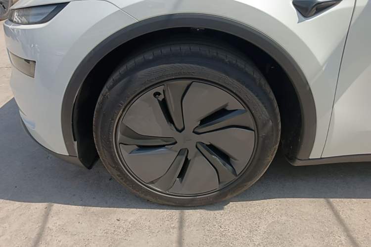 Used Tesla Model Y 2026 Rear-Drive Model Left Front Wheel Hub