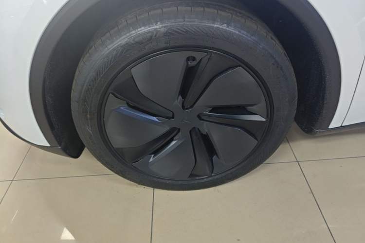 Used Tesla Model Y 2026 Rear-Drive Model Left Front Wheel Hub