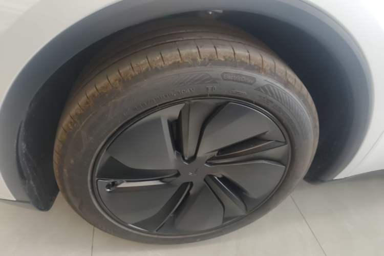 Used Tesla Model Y 2026 Rear-Drive Model Left Front Wheel Hub