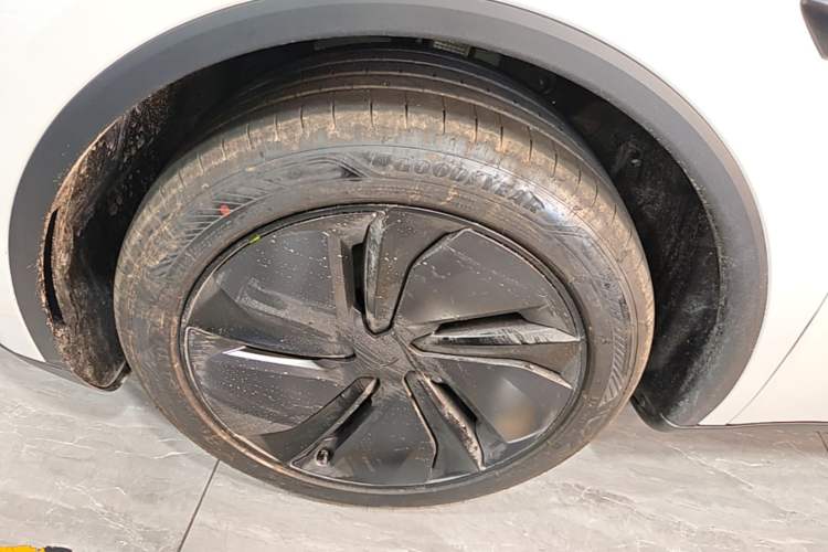 Used Tesla Model Y 2026 Rear-Drive Model Left Front Wheel Hub