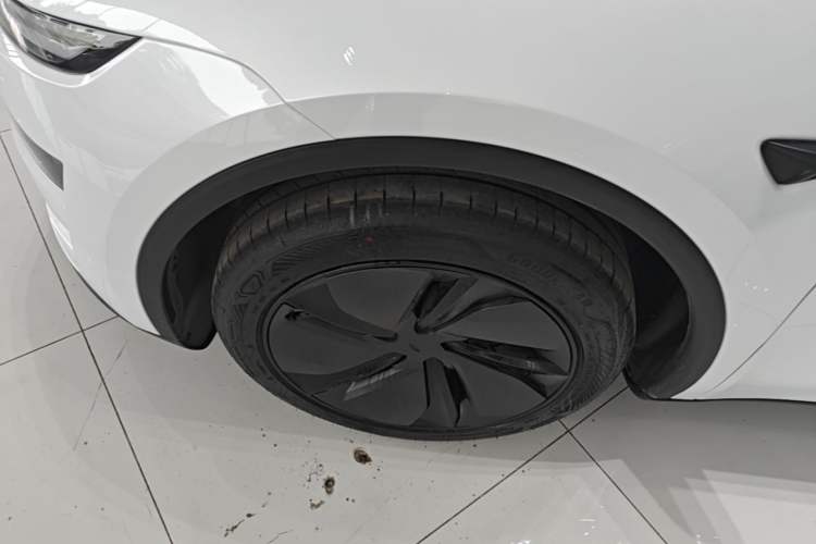 Used Tesla Model Y 2026 Rear-Drive Model Left Front Wheel Hub