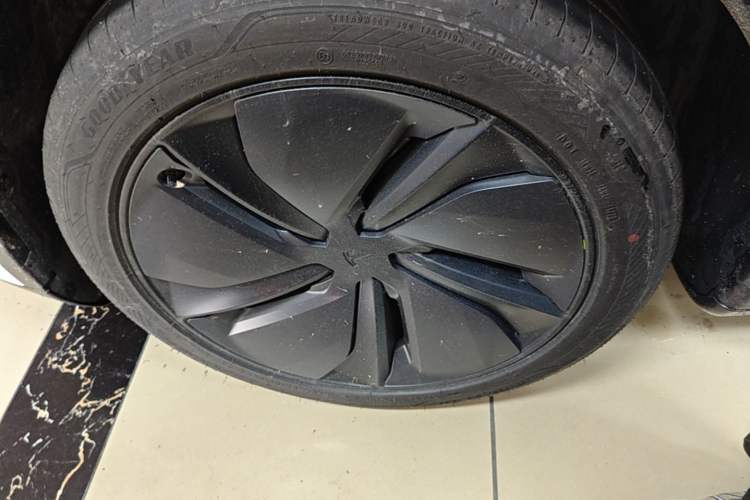 Used Tesla Model Y 2026 Rear-Drive Model Left Front Wheel Hub