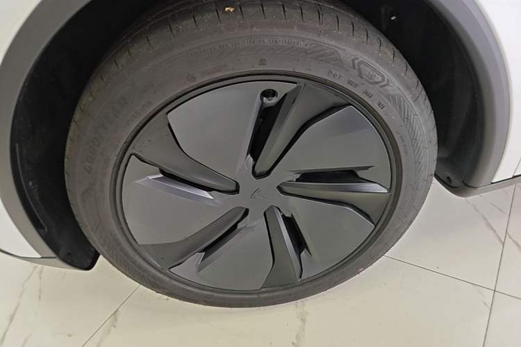 Used Tesla Model Y 2026 Rear-Drive Model Left Front Wheel Hub