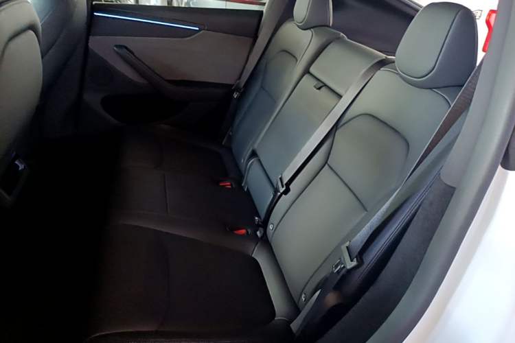 Used Tesla Model Y 2026 Facelifted Long-Range Rear-Drive Model Left Rear Seat