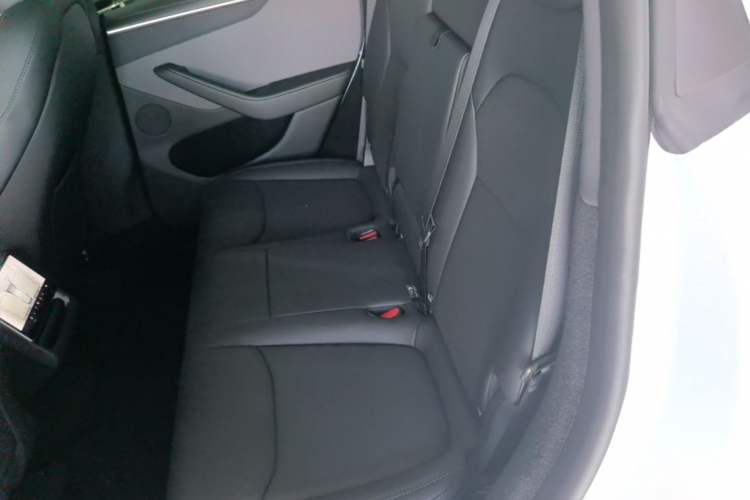 Used Tesla Model Y 2026 Facelifted Long-Range Rear-Drive Model Left Rear Seat
