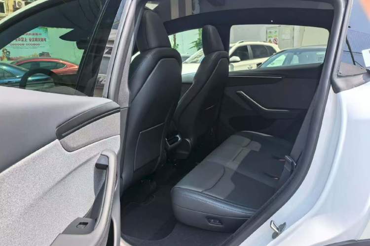 Used Tesla Model Y 2026 Rear-Drive Model Left Rear Seat