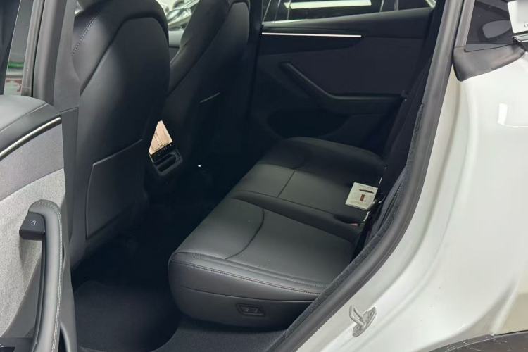 Used Tesla Model Y 2026 Rear-Drive Model Left Rear Seat