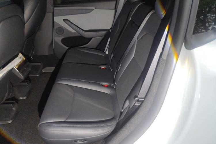 Used Tesla Model Y 2026 Rear-Drive Model Left Rear Seat