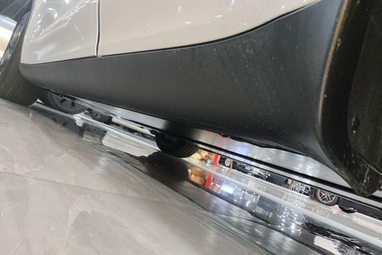 Used Tesla Model Y 2026 Rear-Drive Model Left Side Sill