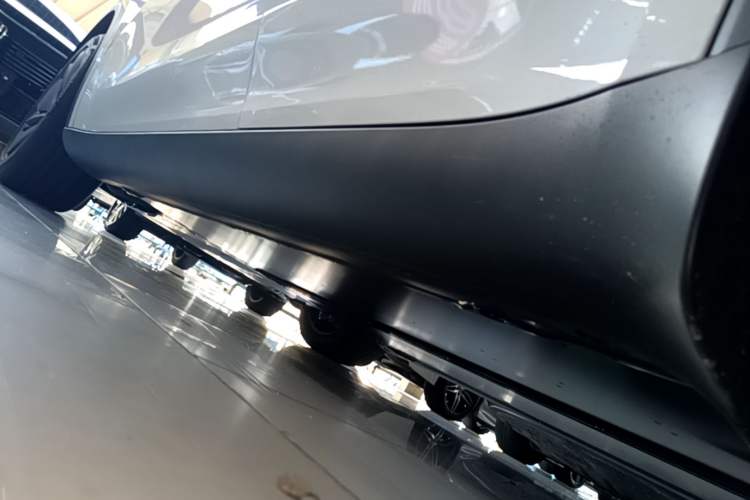Used Tesla Model Y 2026 Facelifted Long-Range Rear-Drive Model Left Side Sill