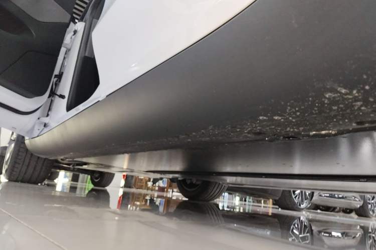 Used Tesla Model Y 2026 Facelifted Long-Range Rear-Drive Model Left Side Sill