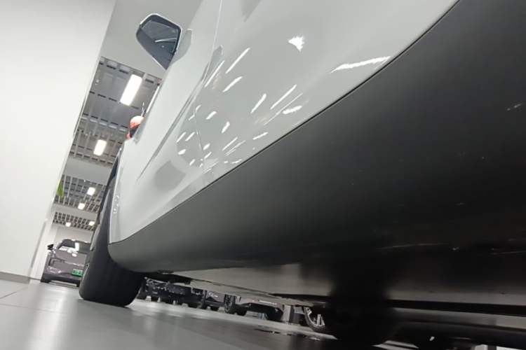 Used Tesla Model Y 2026 Rear-Drive Model Left Side Sill