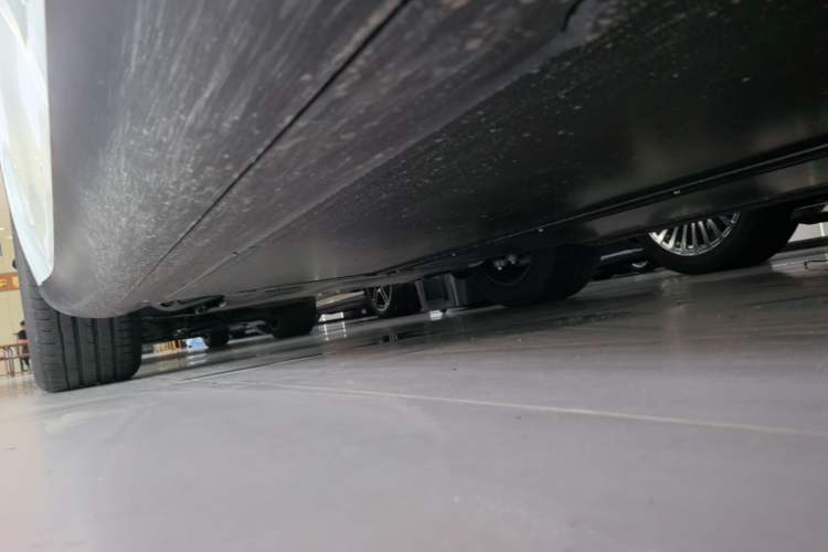 Used Tesla Model Y 2026 Facelifted Long-Range Rear-Drive Model Left Side Sill