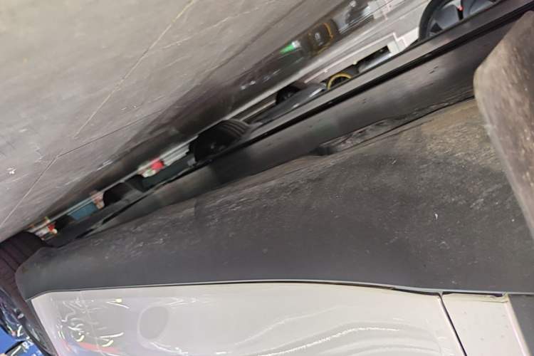 Used Tesla Model Y 2026 Model Long-Range Rear-Wheel-Drive Version Left Side Sill