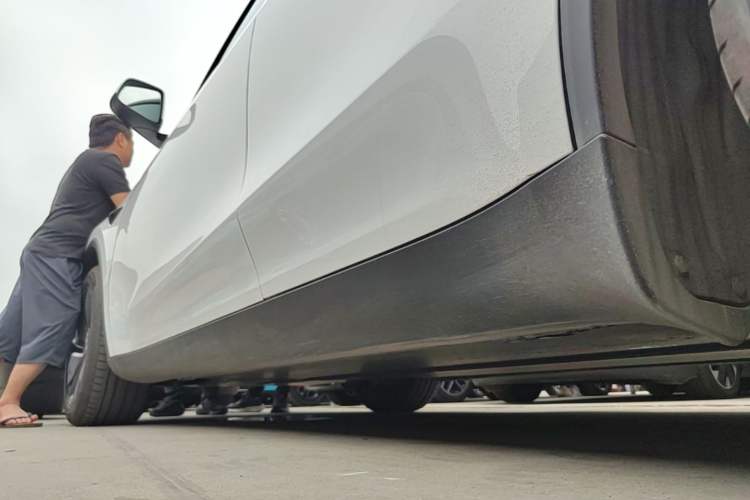 Used Tesla Model Y 2026 Model Long-Range Rear-Wheel-Drive Version Left Side Sill